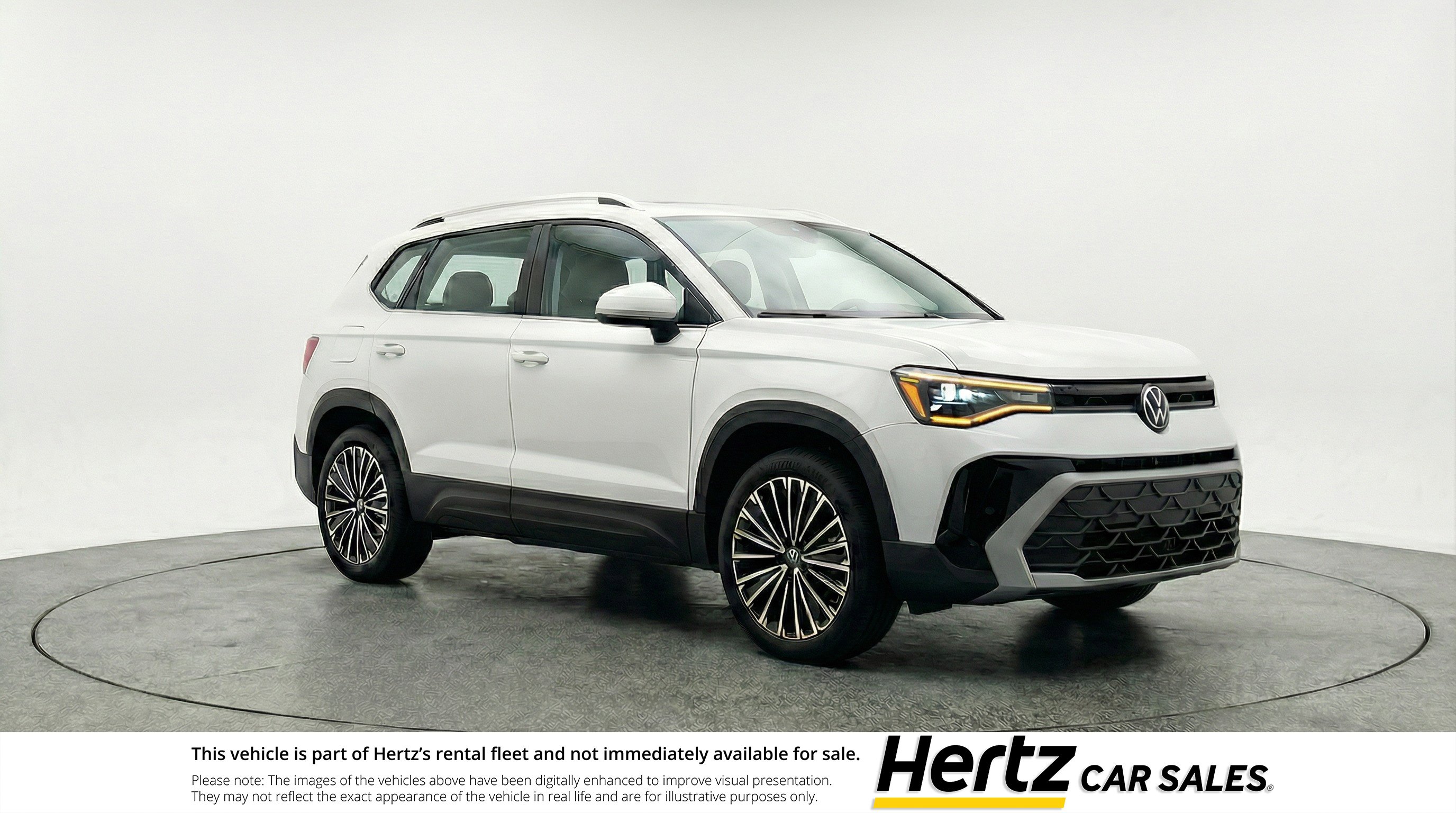 Used 2025 Volkswagen Taos SE FWD image 1