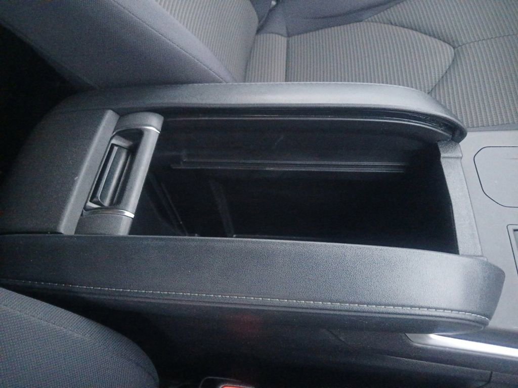 Used 2023 Toyota Highlander L image 11