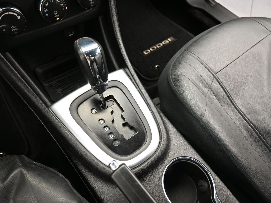 Used 2012 Dodge Avenger SXT image 18