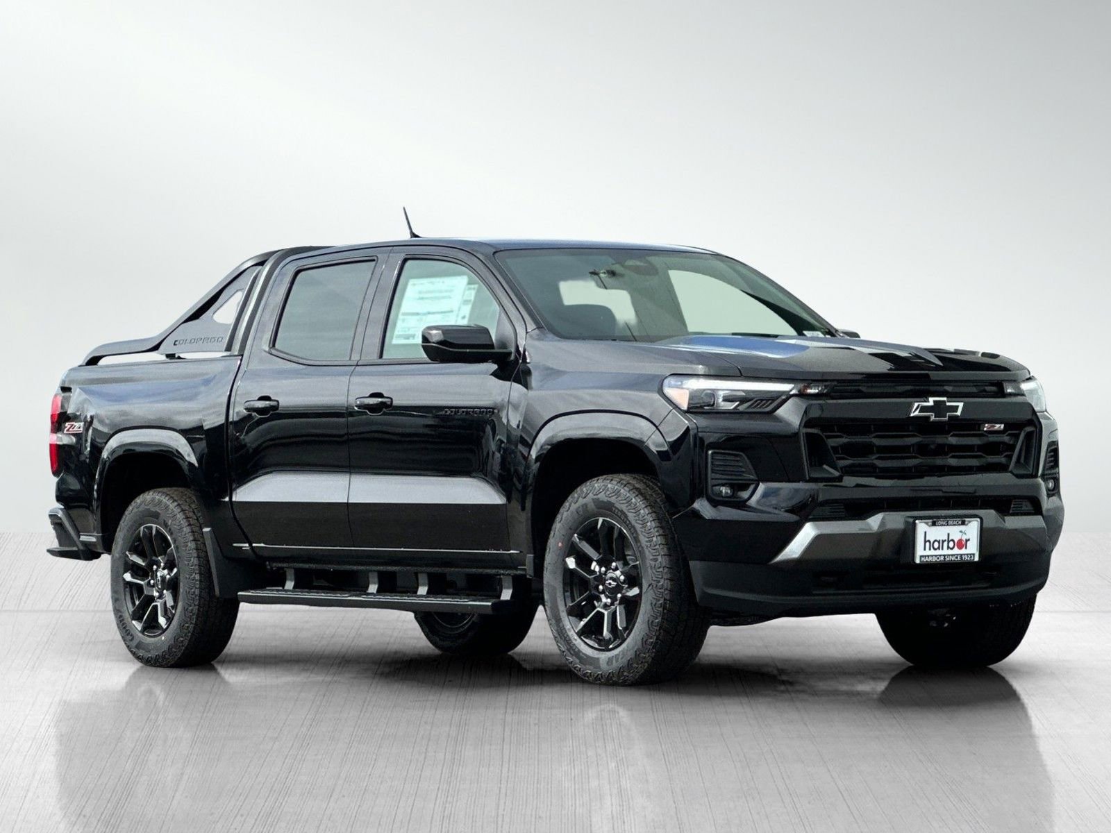 New 2025 Chevrolet Colorado Z71 w/ Midnight Edition AWD/4WD image 2