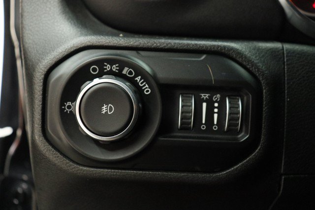 Used 2019 Jeep Wrangler Unlimited Sahara AWD/4WD image 9
