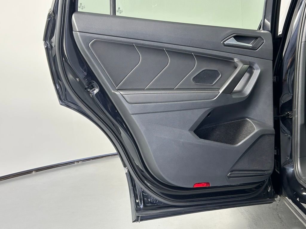 Used 2022 Volkswagen Tiguan SEL R-Line image 16