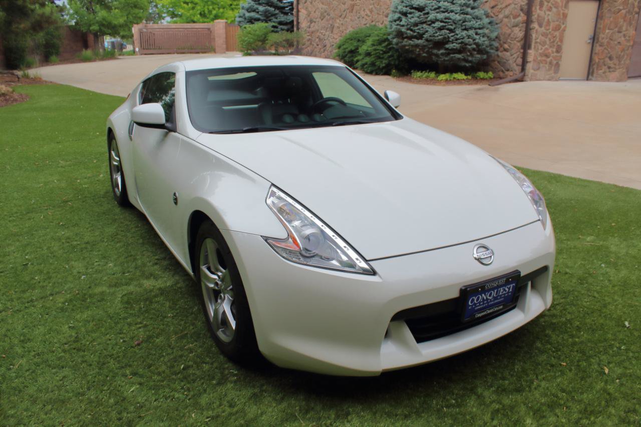 Used 2009 Nissan 370Z Touring RWD image 3