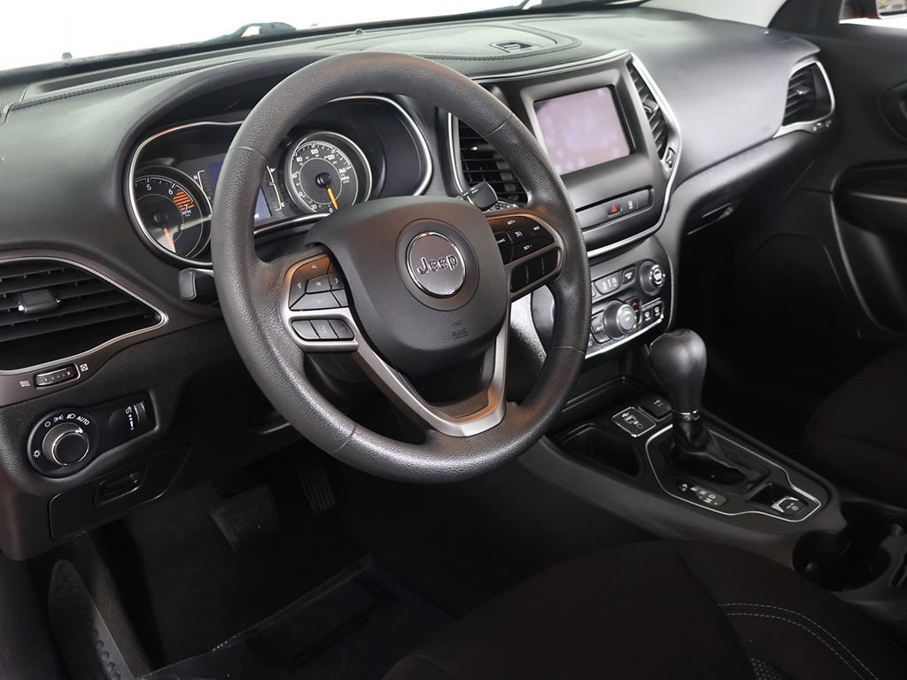 Used 2021 Jeep Cherokee Latitude FWD image 23