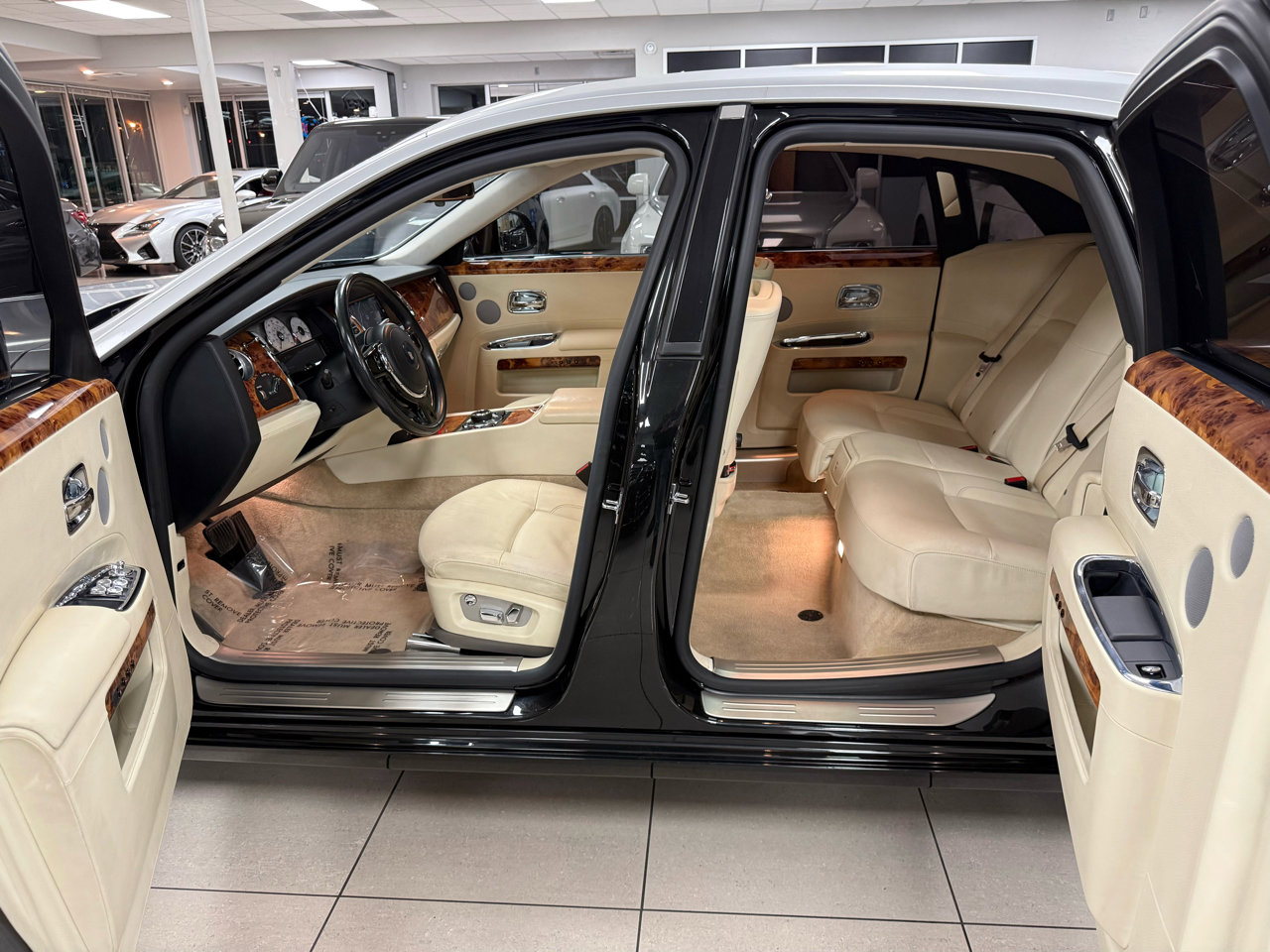 Used 2014 Rolls-Royce Ghost image 11