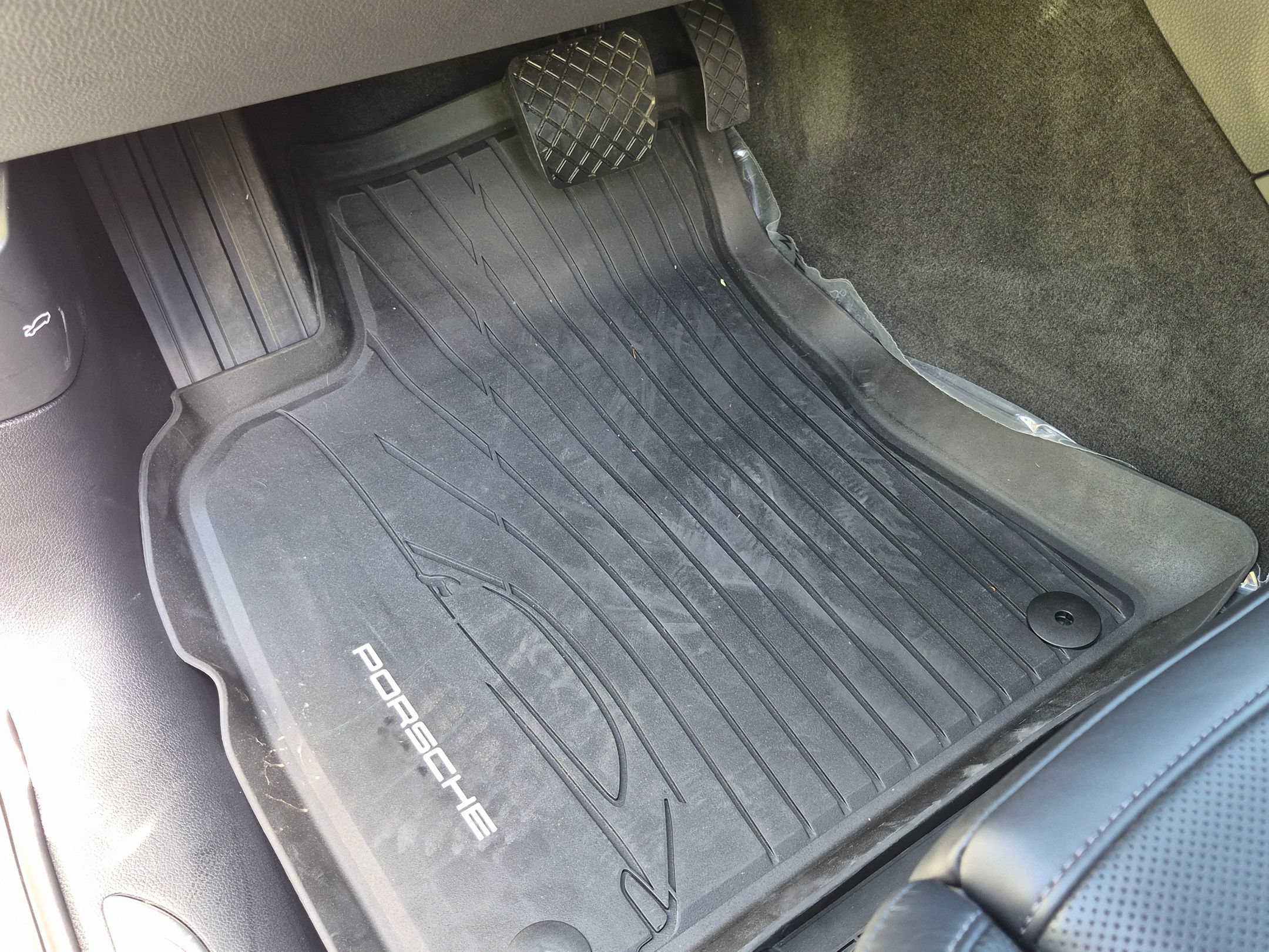 Certified 2026 Porsche Macan AWD/4WD image 7