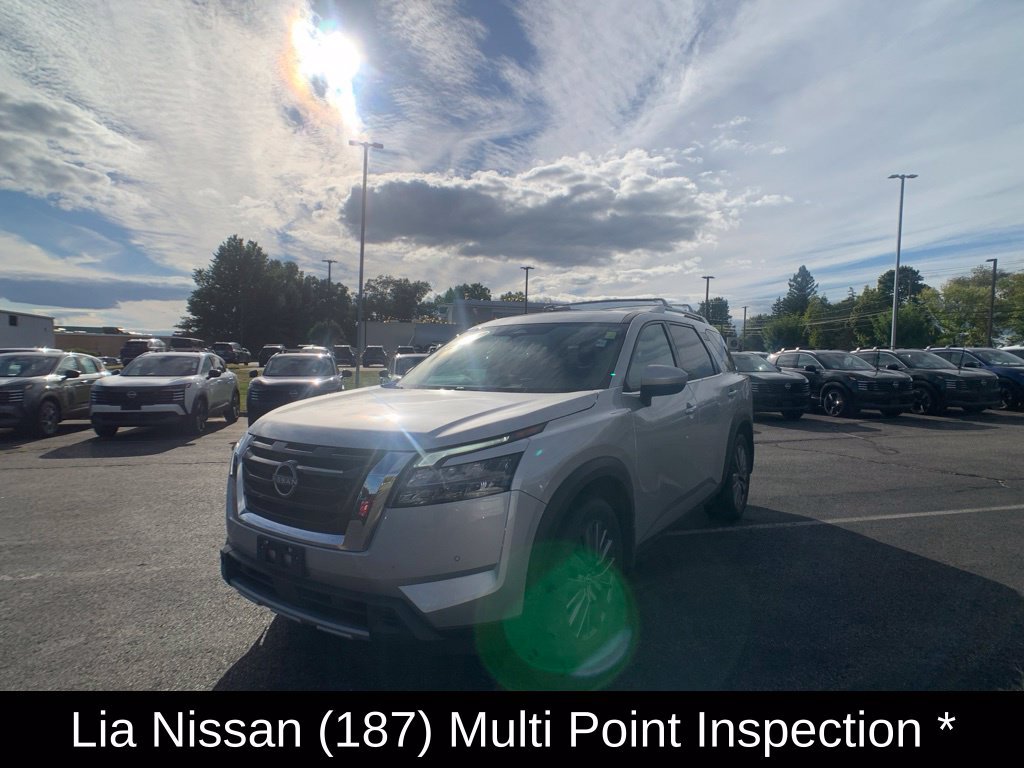 Used 2025 Nissan Pathfinder SL w/ SL Premium Package AWD/4WD image 8