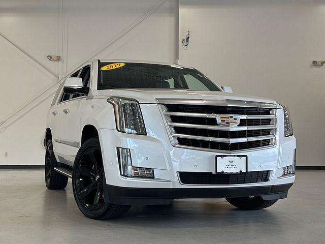 Used 2019 Cadillac Escalade Luxury AWD/4WD image 2