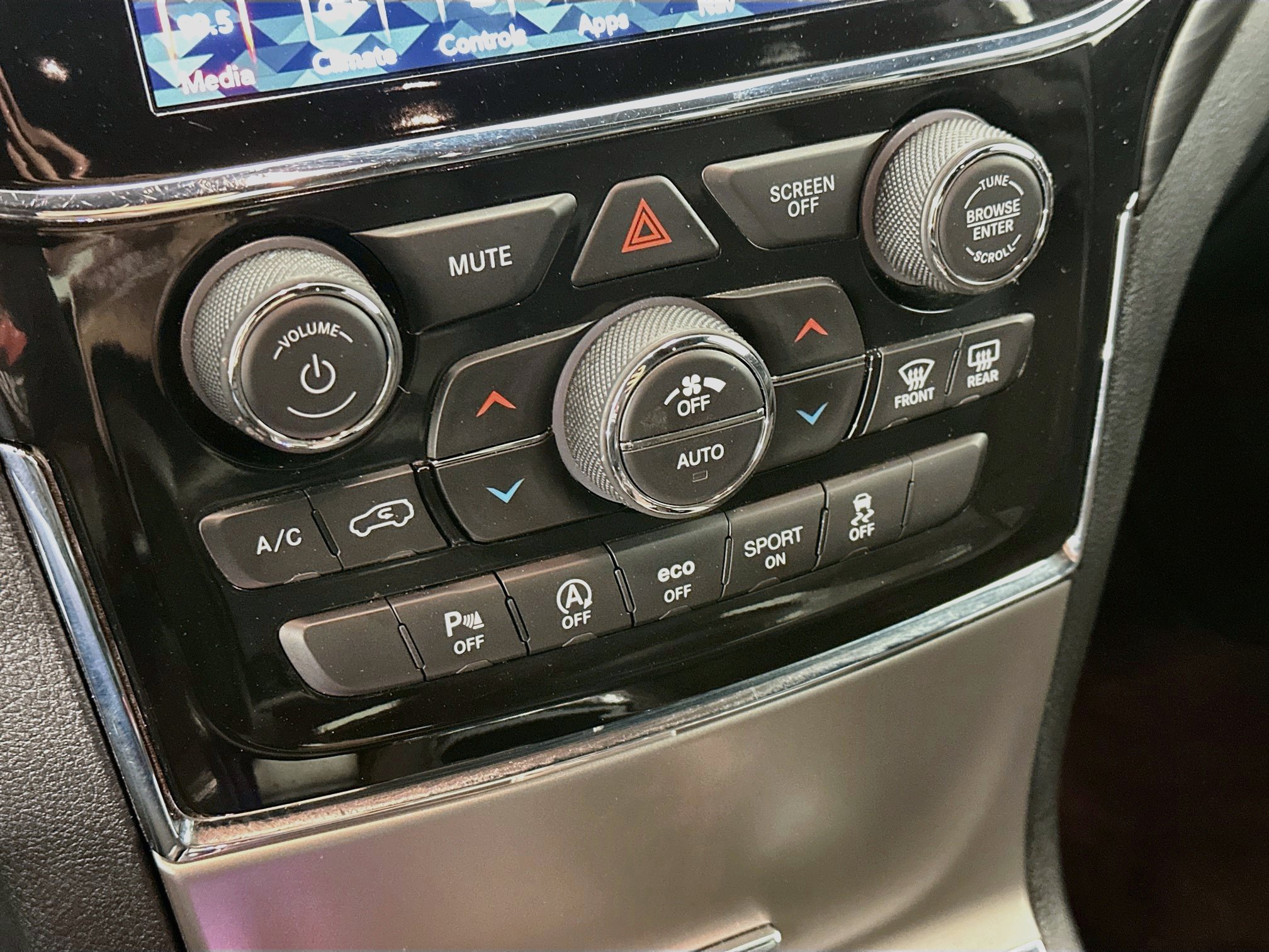 Used 2022 Jeep Grand Cherokee Laredo X AWD/4WD image 24