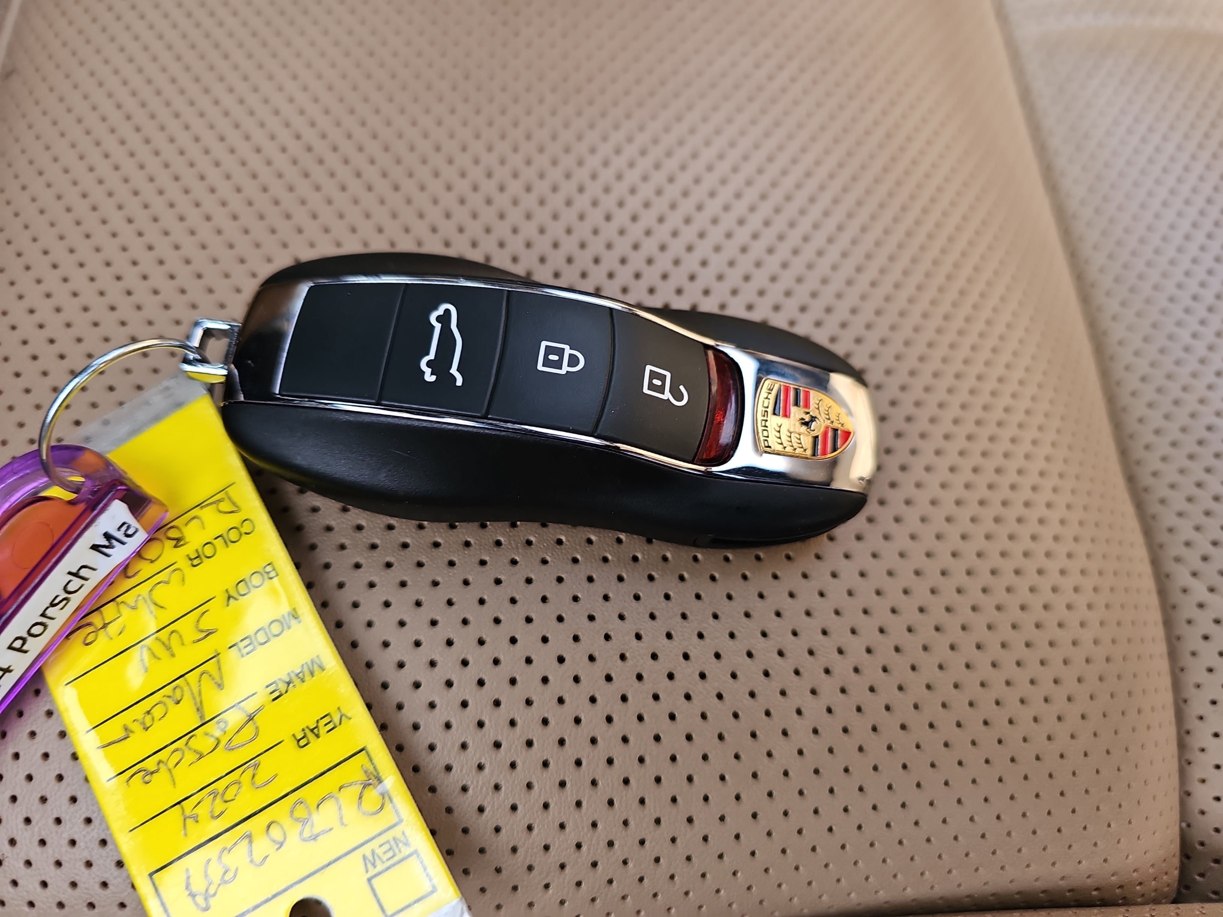 Used 2024 Porsche Macan image 37