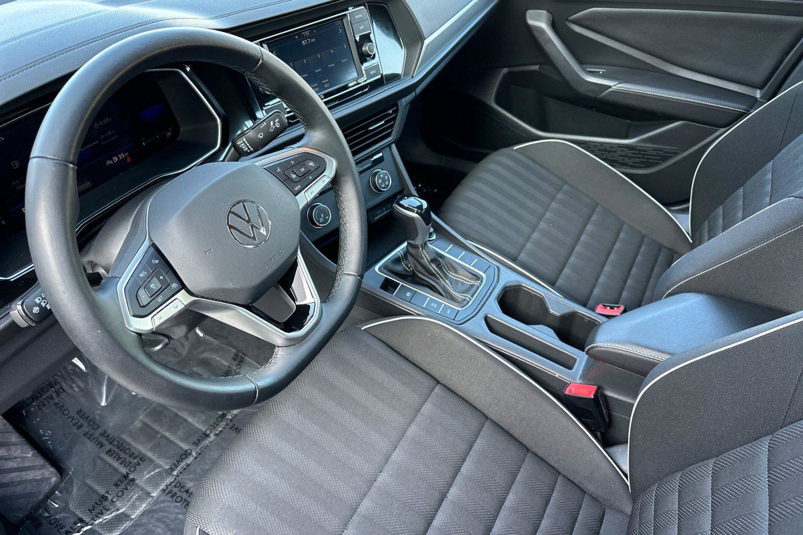 Used 2022 Volkswagen Jetta Sport image 9