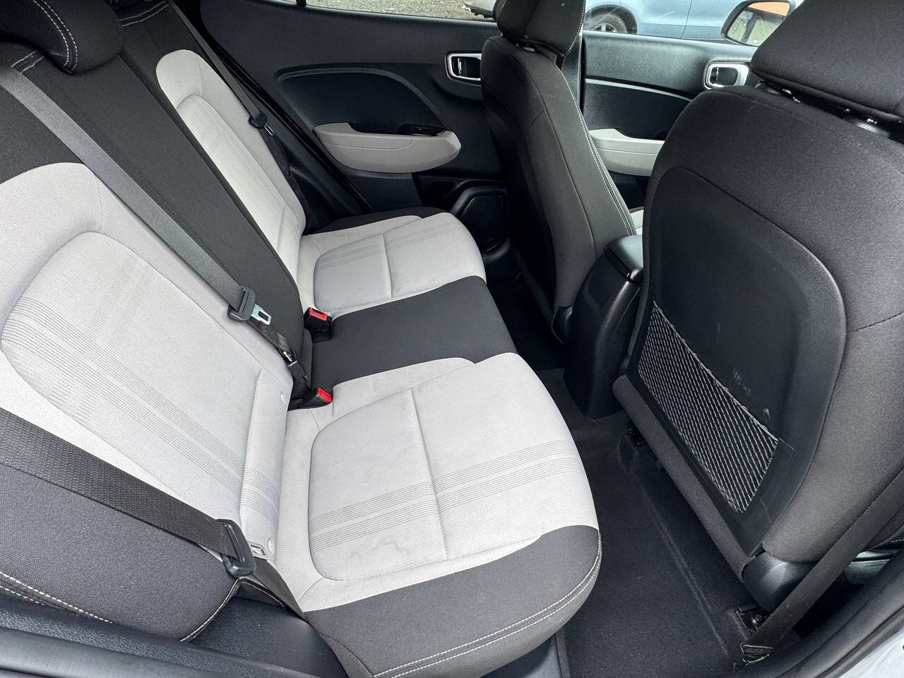 Used 2023 Hyundai Venue SEL image 19