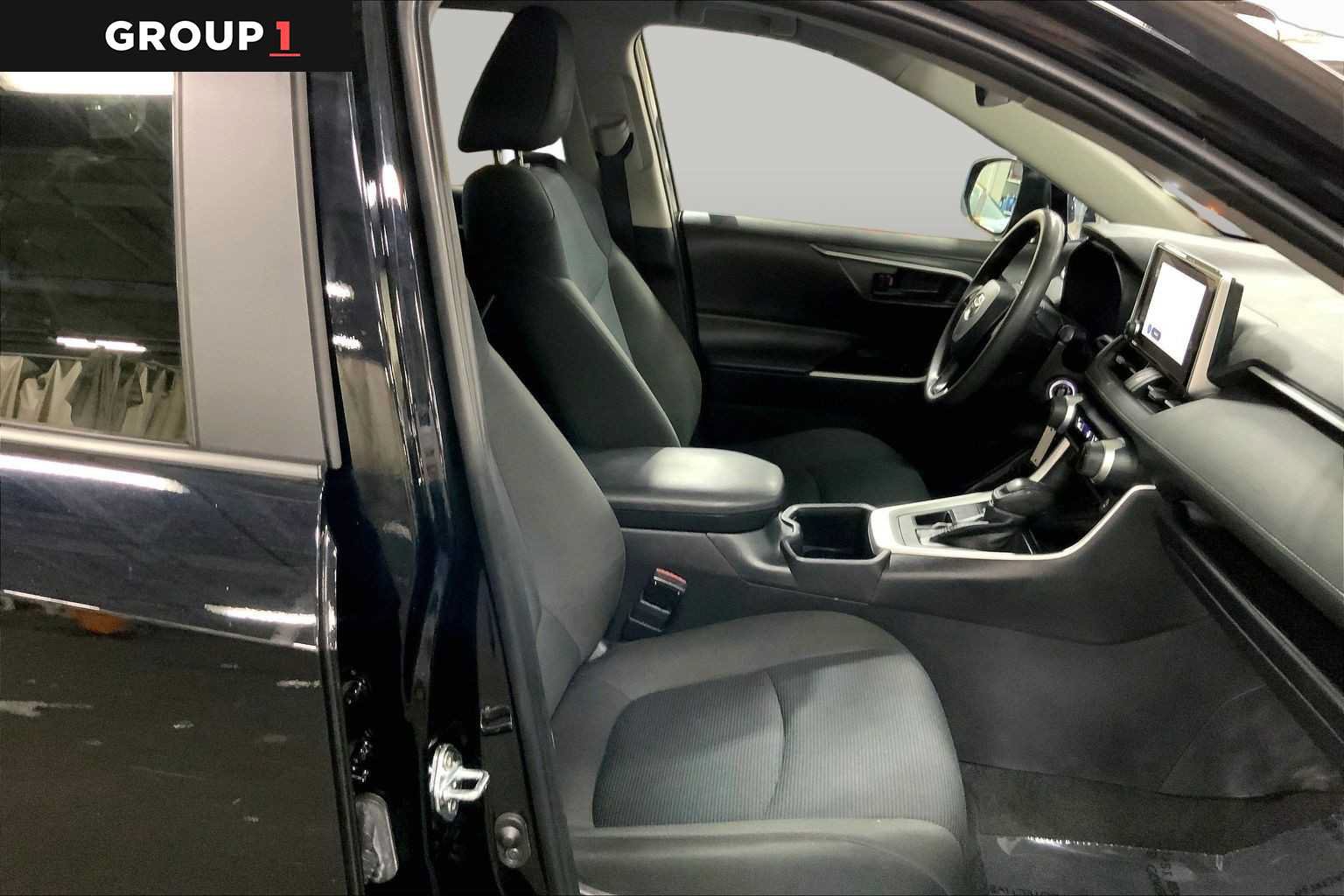 Certified 2025 Toyota RAV4 LE AWD/4WD image 9