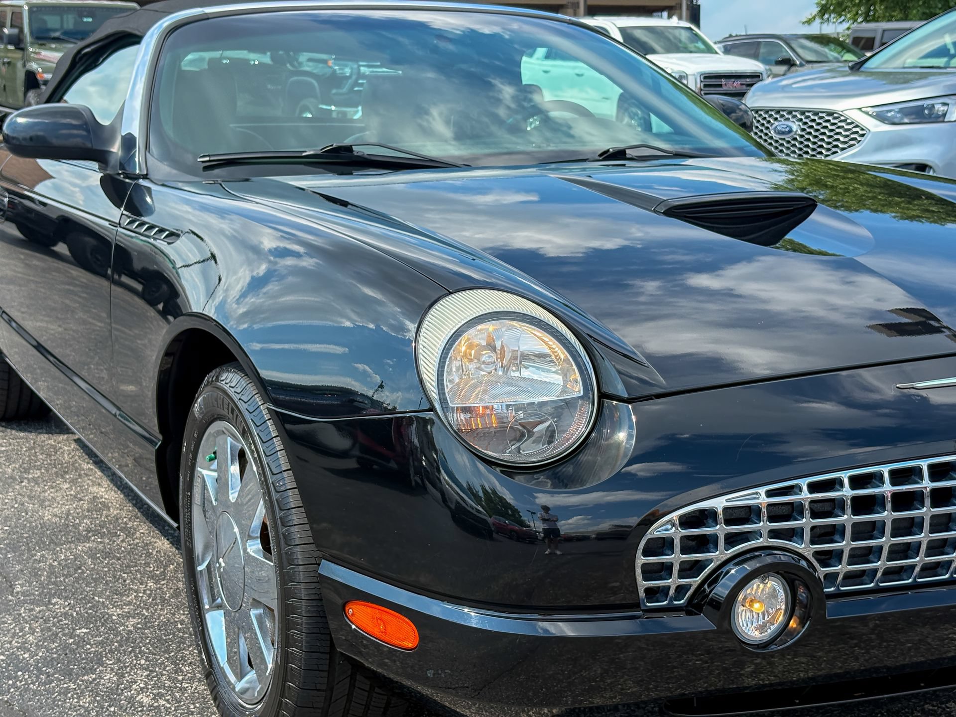 Used 2002 Ford Thunderbird RWD image 3