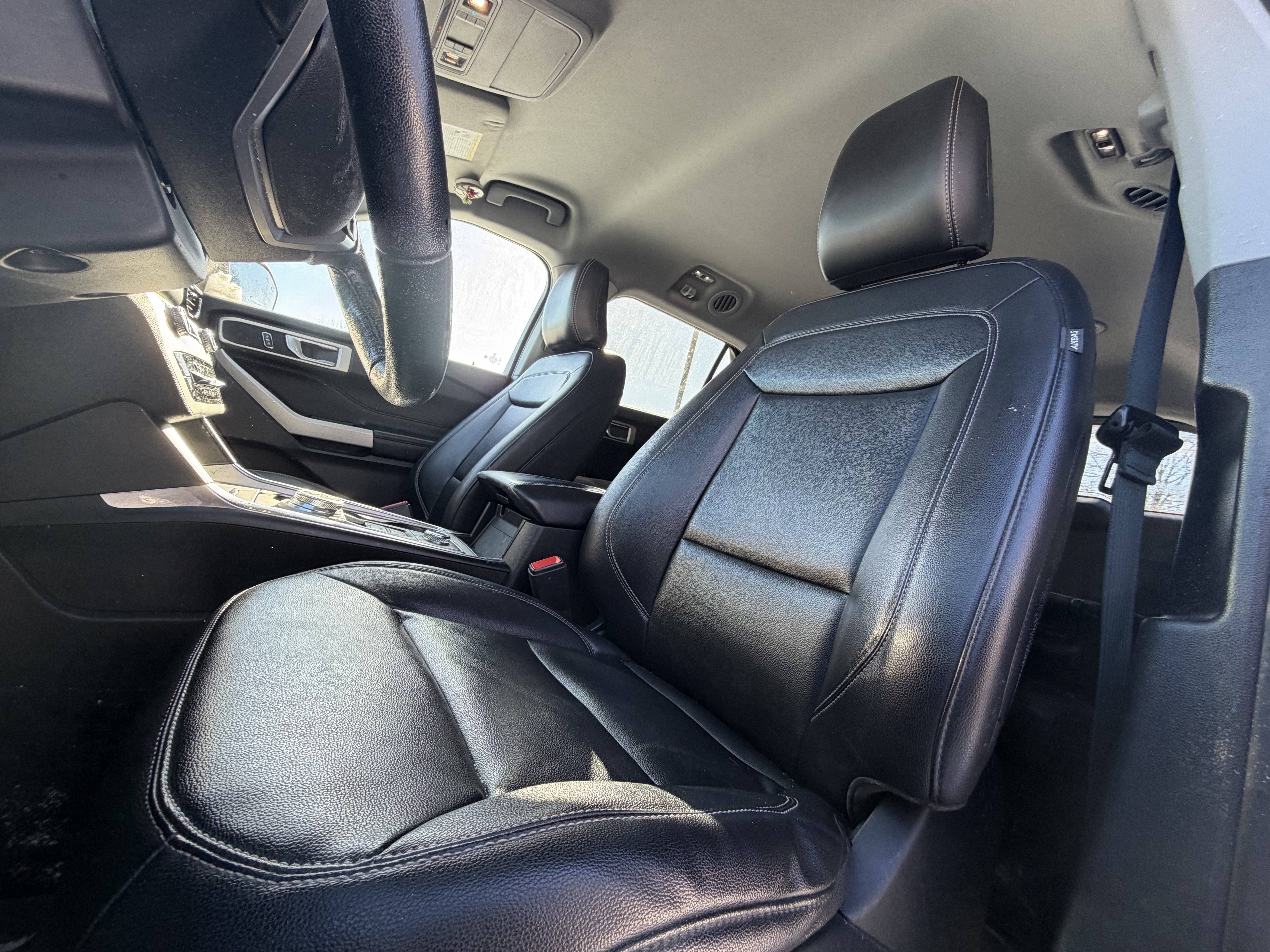 Used 2021 Ford Explorer XLT w/ Equipment Group 202A image 24