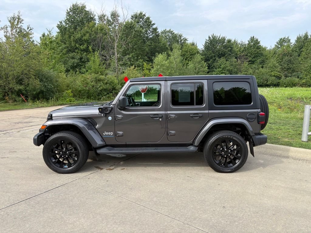 Used 2023 Jeep Wrangler Unlimited Sahara w/ Cold Weather Group AWD/4WD image 6