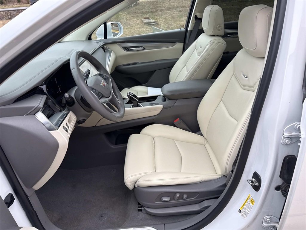 Used 2017 Cadillac XT5 Luxury w/ LPO, Wheel Lock Package image 16