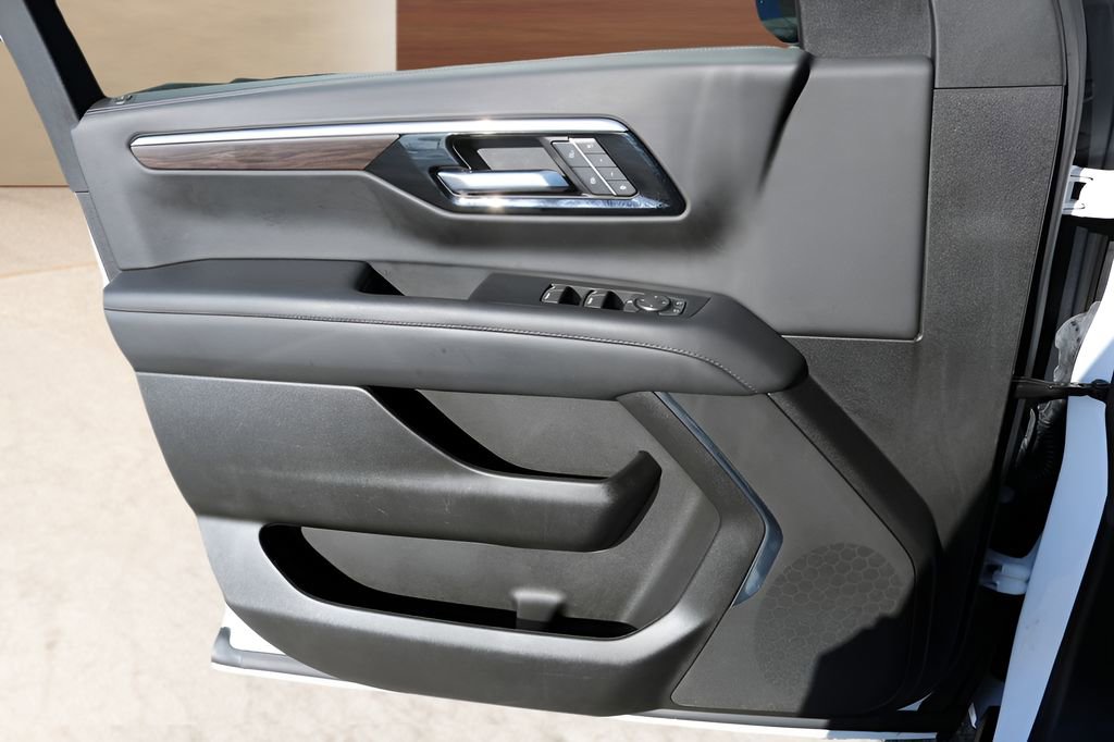 Used 2025 Chevrolet Tahoe LT AWD/4WD image 11