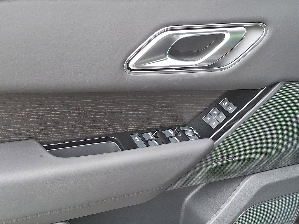 New 2026 Land Rover Range Rover Velar Dynamic SE image 8