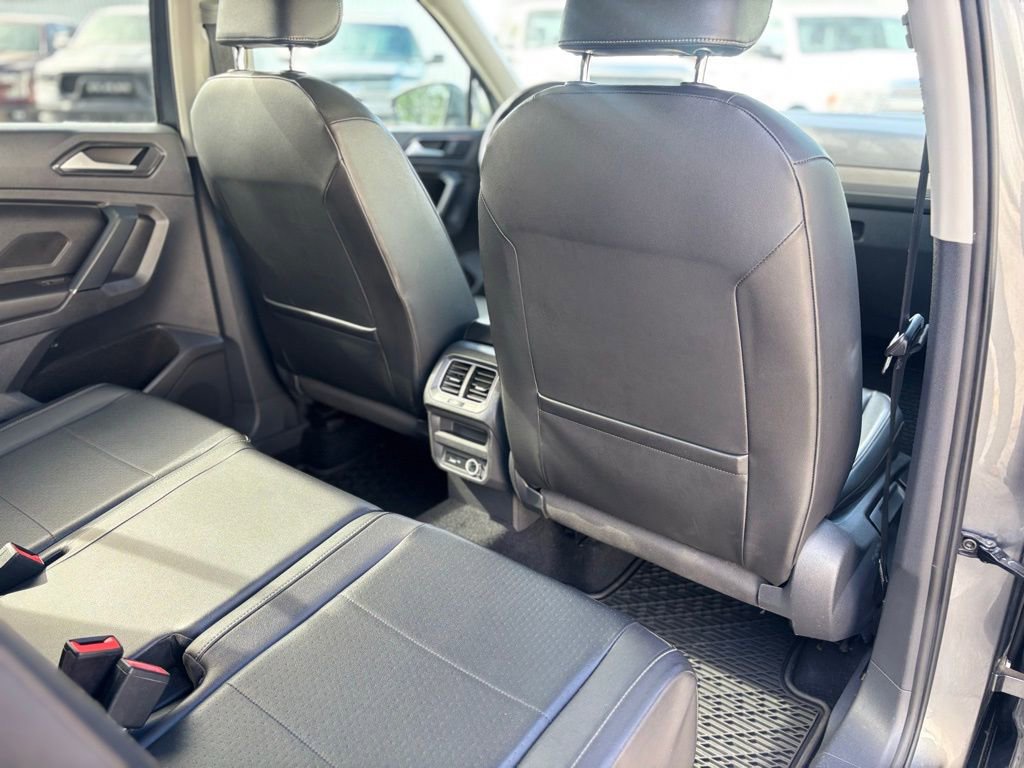Used 2018 Volkswagen Tiguan SE w/ Panoramic Sunroof Package AWD/4WD image 16