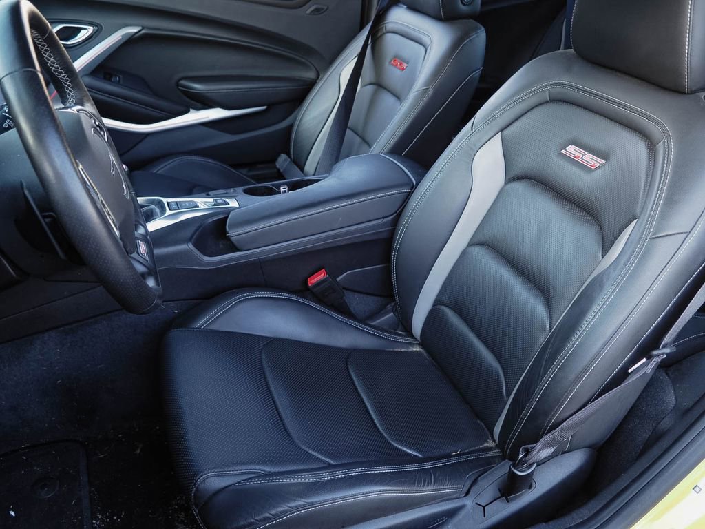 Used 2016 Chevrolet Camaro SS RWD image 8