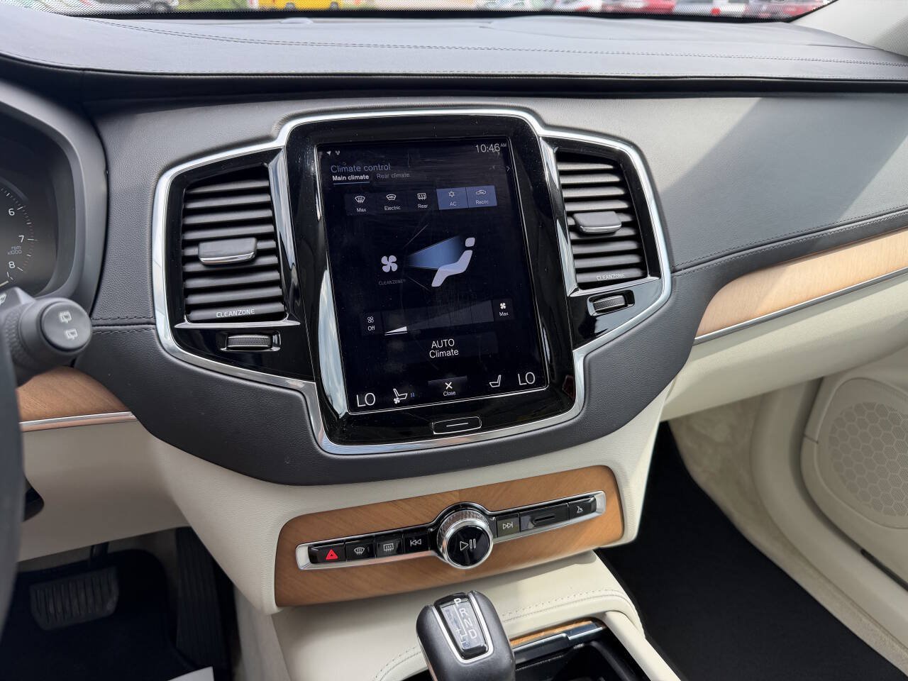 Used 2016 Volvo XC90 T6 Inscription w/ Vision Package AWD/4WD image 24