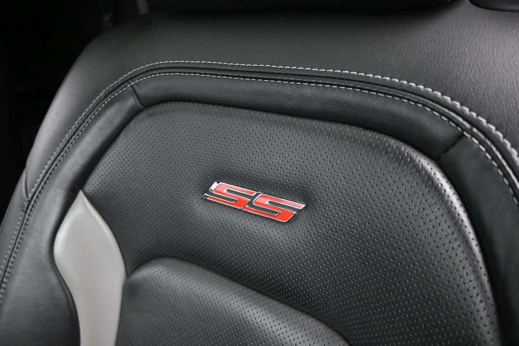 Used 2019 Chevrolet Camaro SS RWD image 18