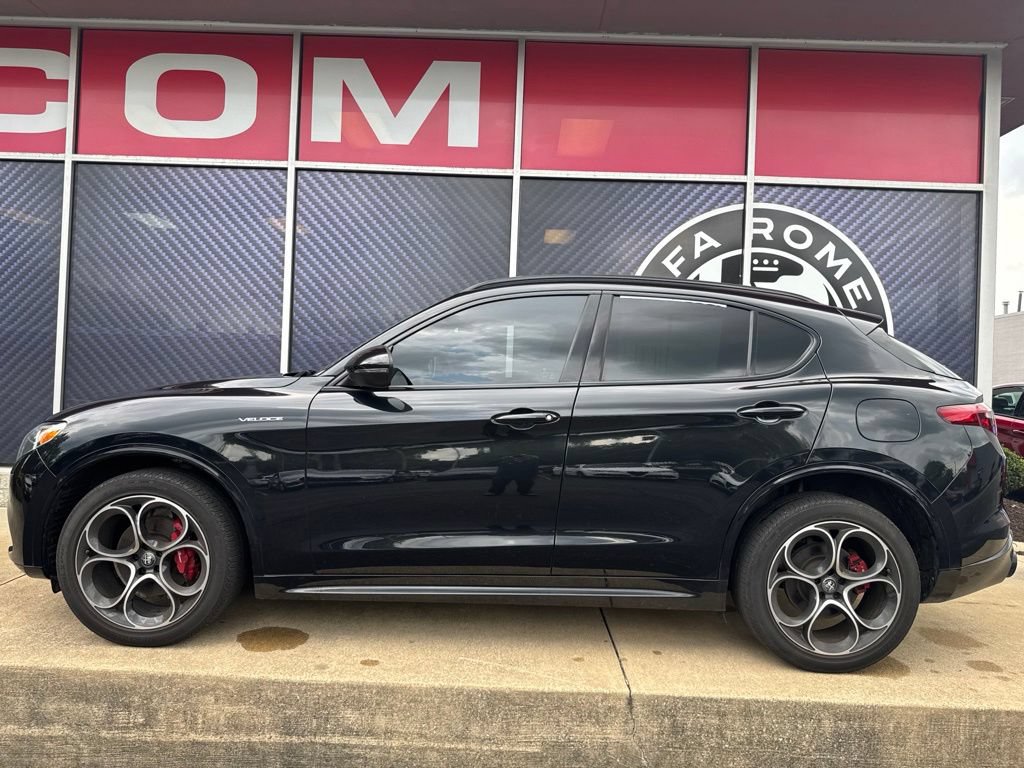 Used 2023 Alfa Romeo Stelvio Veloce AWD/4WD image 15