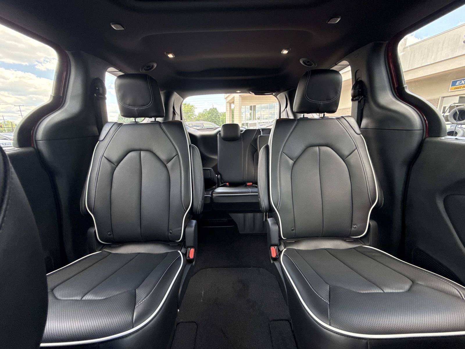 New 2027 Chrysler Pacifica Limited FWD image 18