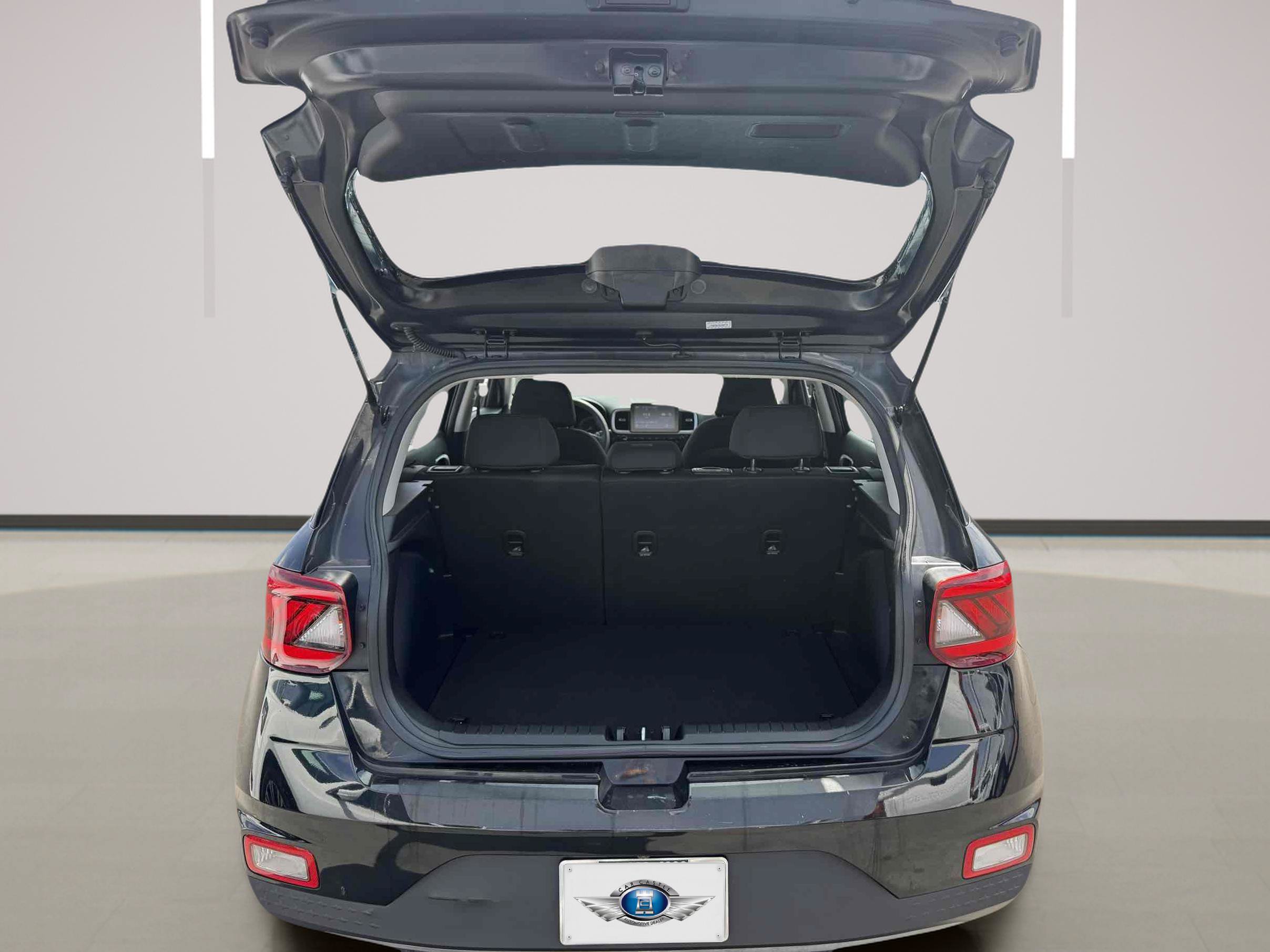 Used 2021 Hyundai Venue SE FWD image 9
