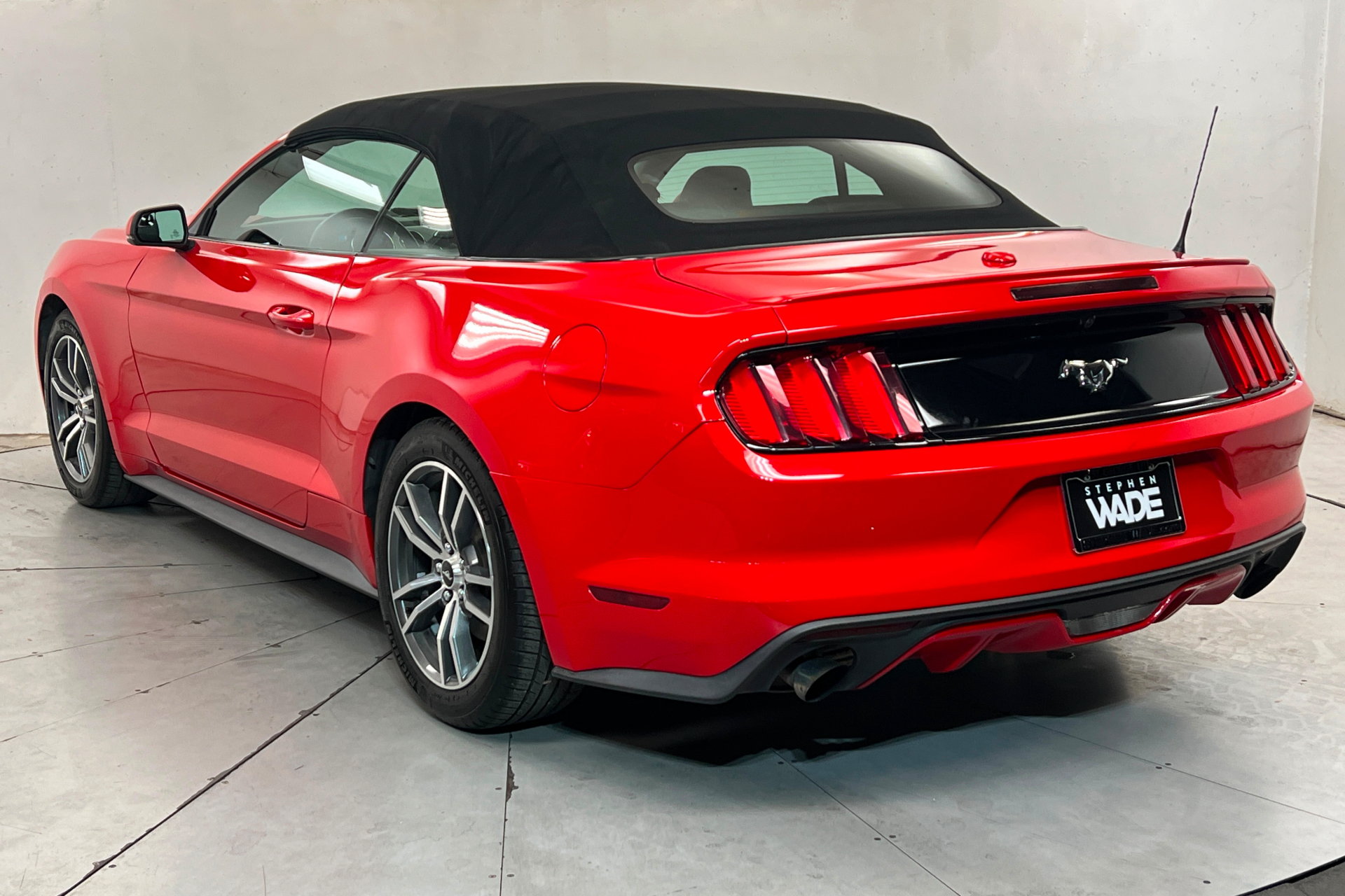 Used 2015 Ford Mustang Premium RWD image 3