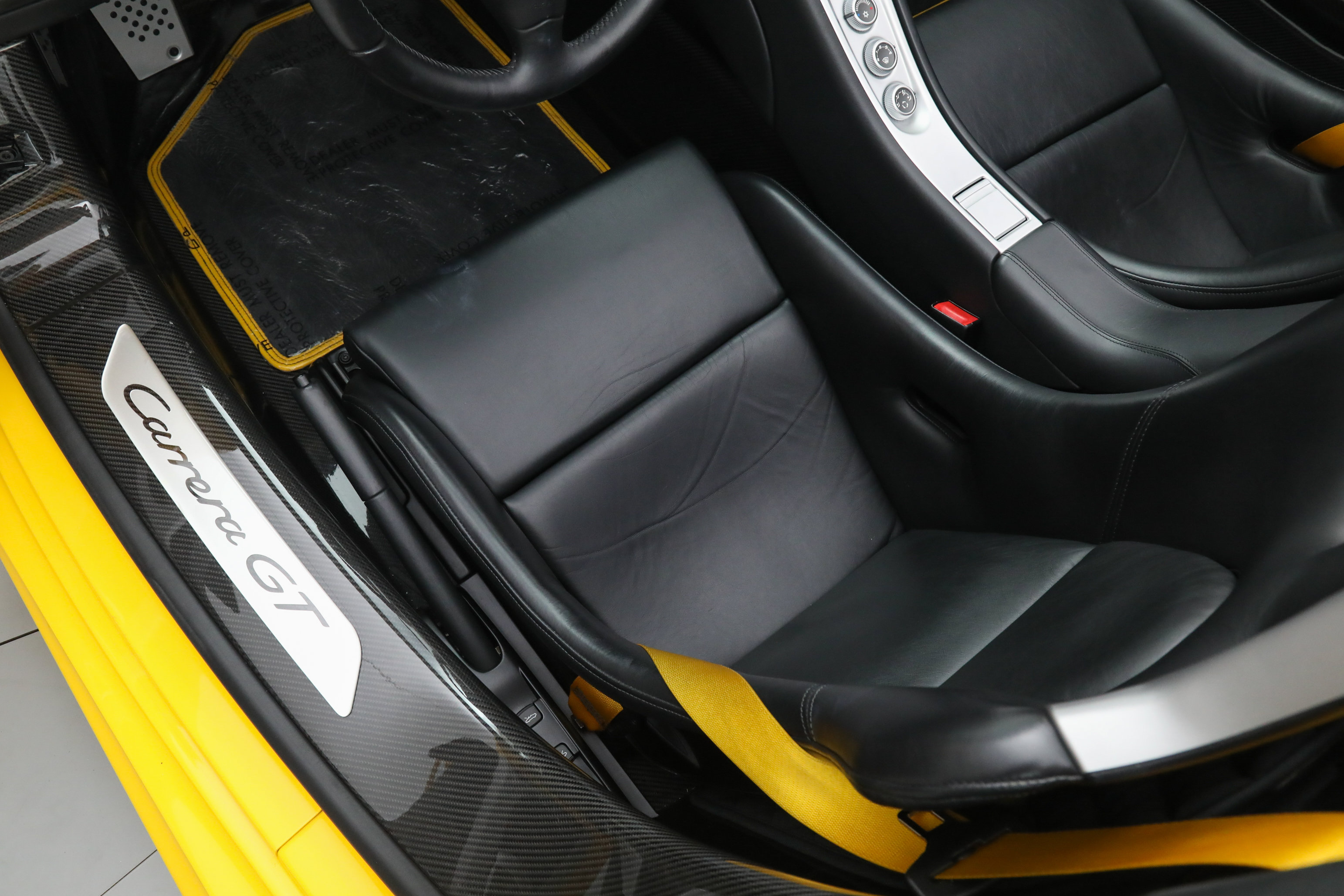 Used 2005 Porsche Carrera GT RWD image 29