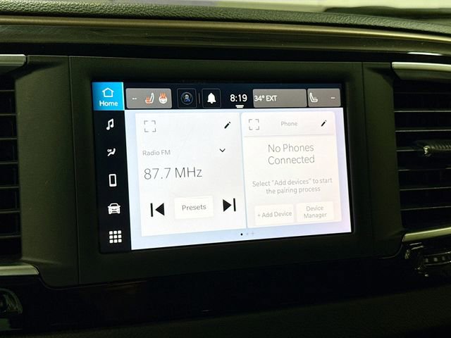 Used 2022 Chrysler Voyager LX image 16