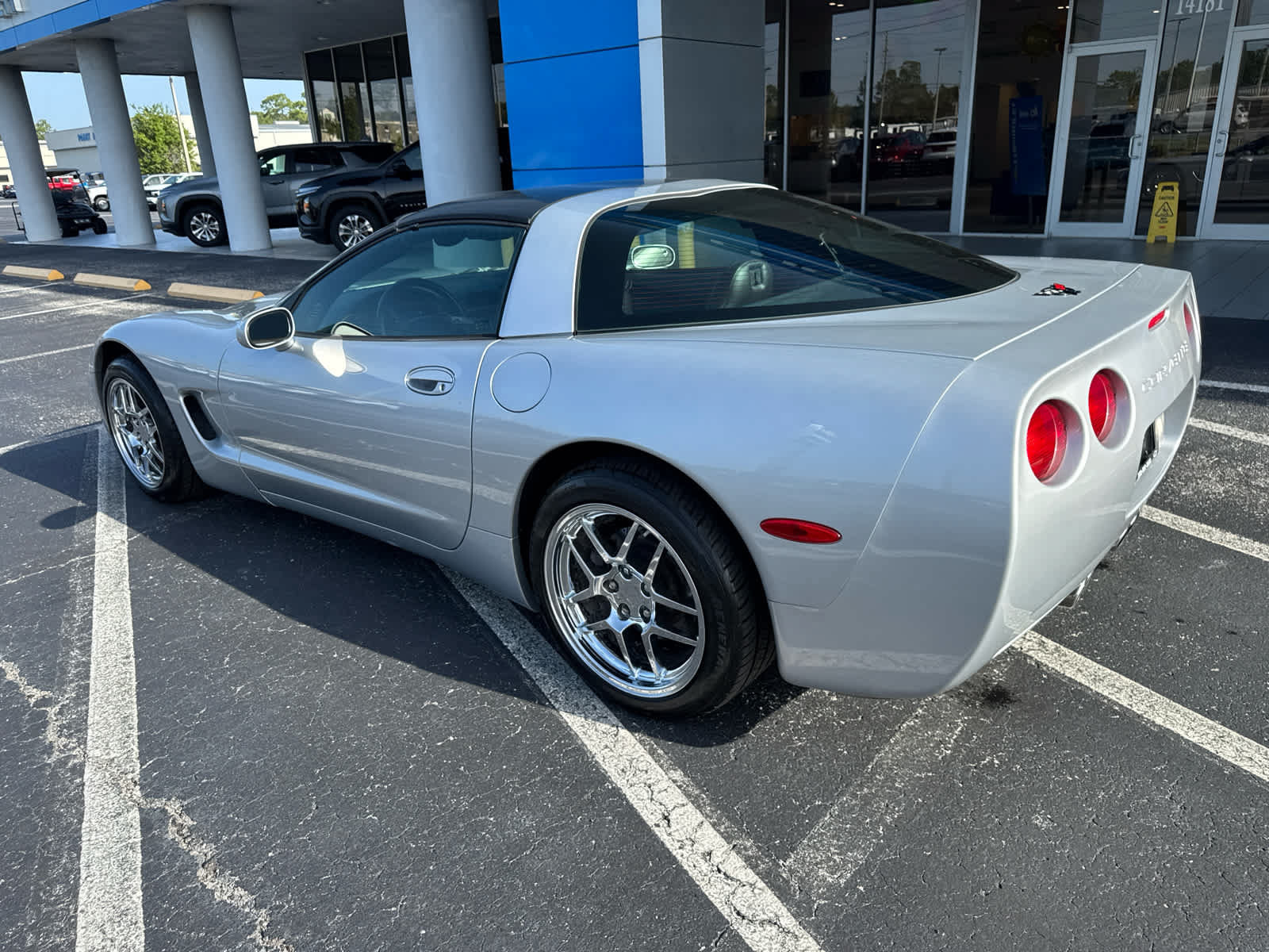 Used 1998 Chevrolet Corvette Coupe w/ Memory Pkg RWD image 4