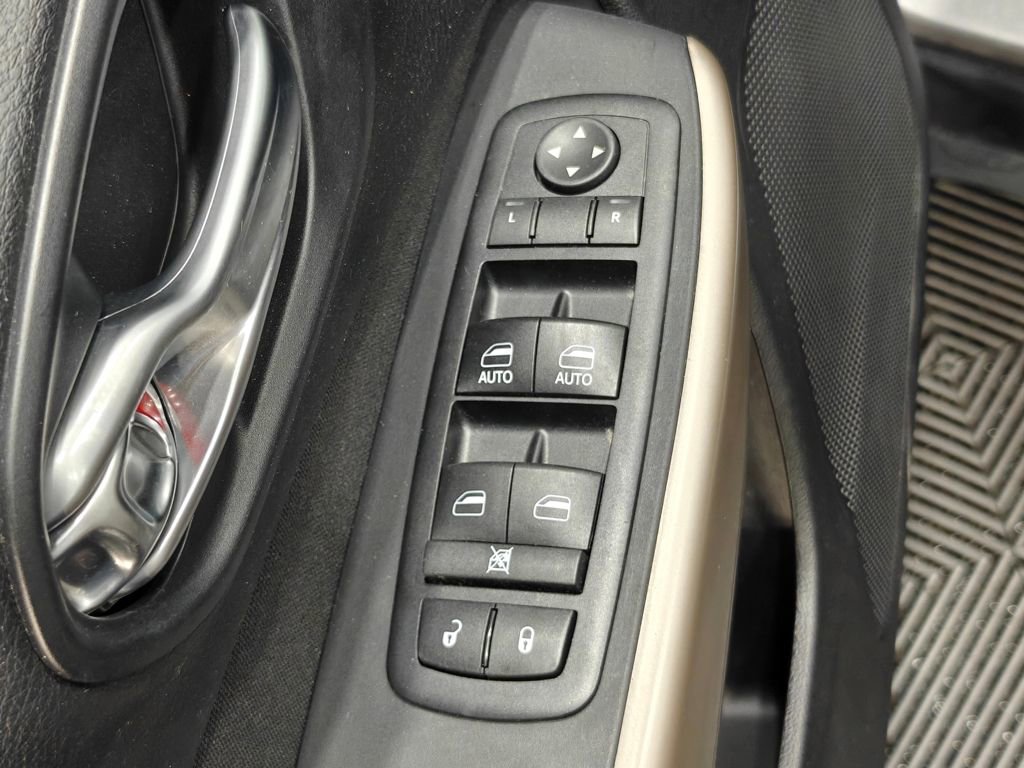 Used 2017 Jeep Cherokee Latitude w/ Cold Weather Group image 44