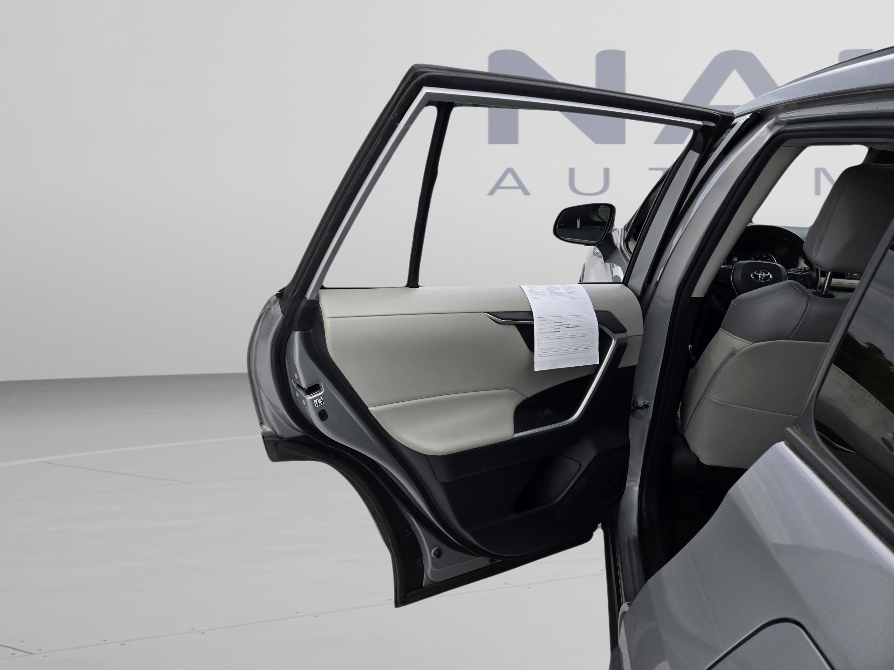 Used 2019 Toyota RAV4 XLE Premium FWD image 28