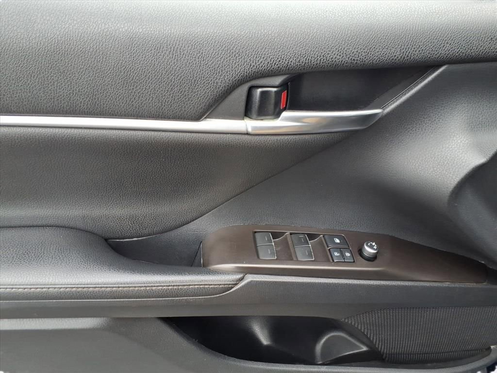 Used 2021 Toyota Camry XSE image 13