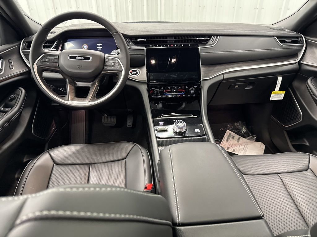 New 2025 Jeep Grand Cherokee L Limited w/ Luxury Tech Group II image 16