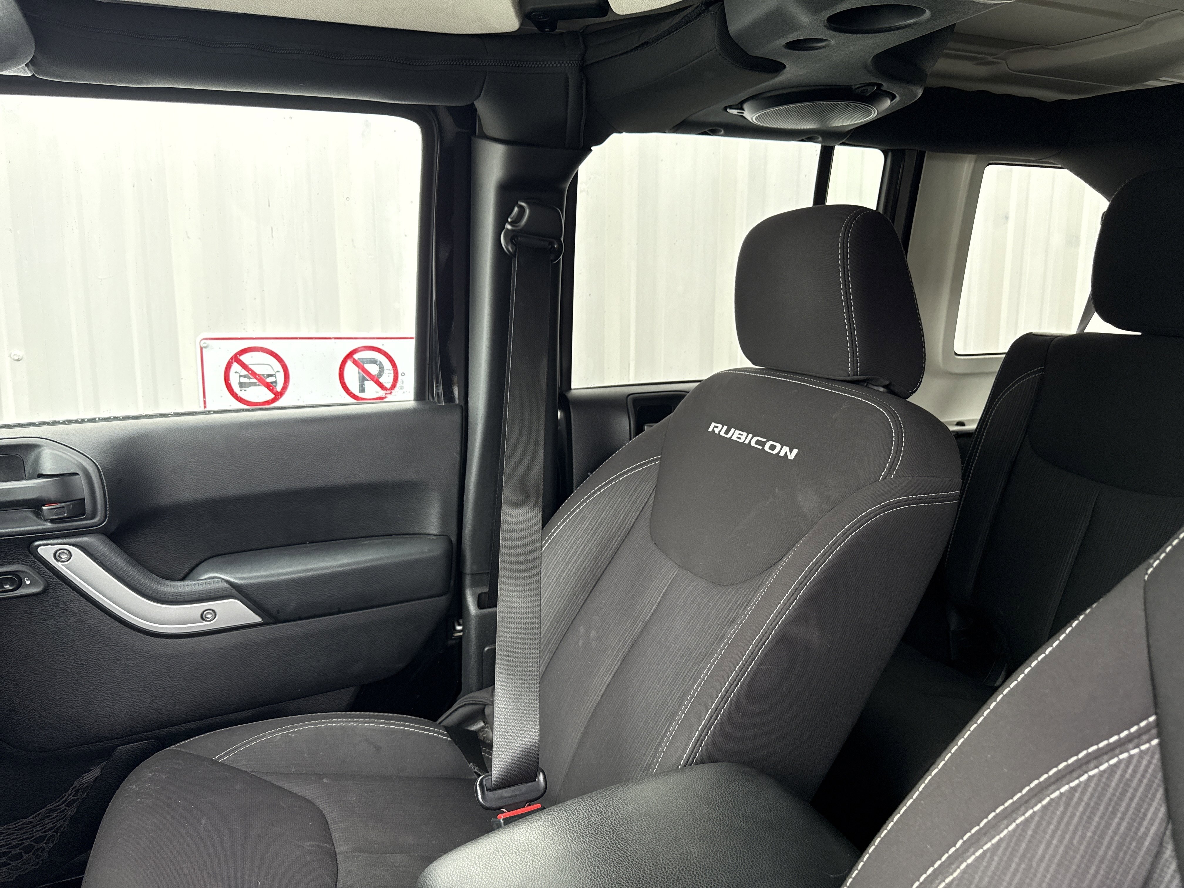 Used 2014 Jeep Wrangler Unlimited Rubicon w/ Connectivity Group image 12