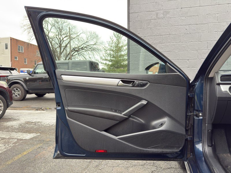 Used 2018 Volkswagen Passat 2.0T S image 10