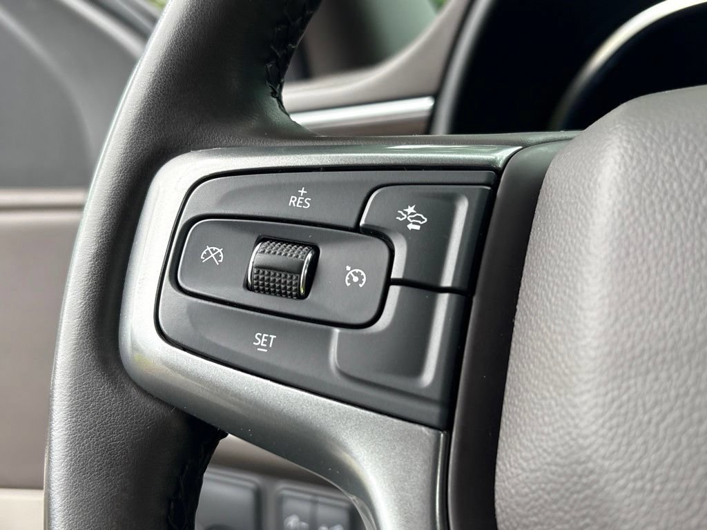 Used 2024 Chevrolet Suburban LT RWD image 14