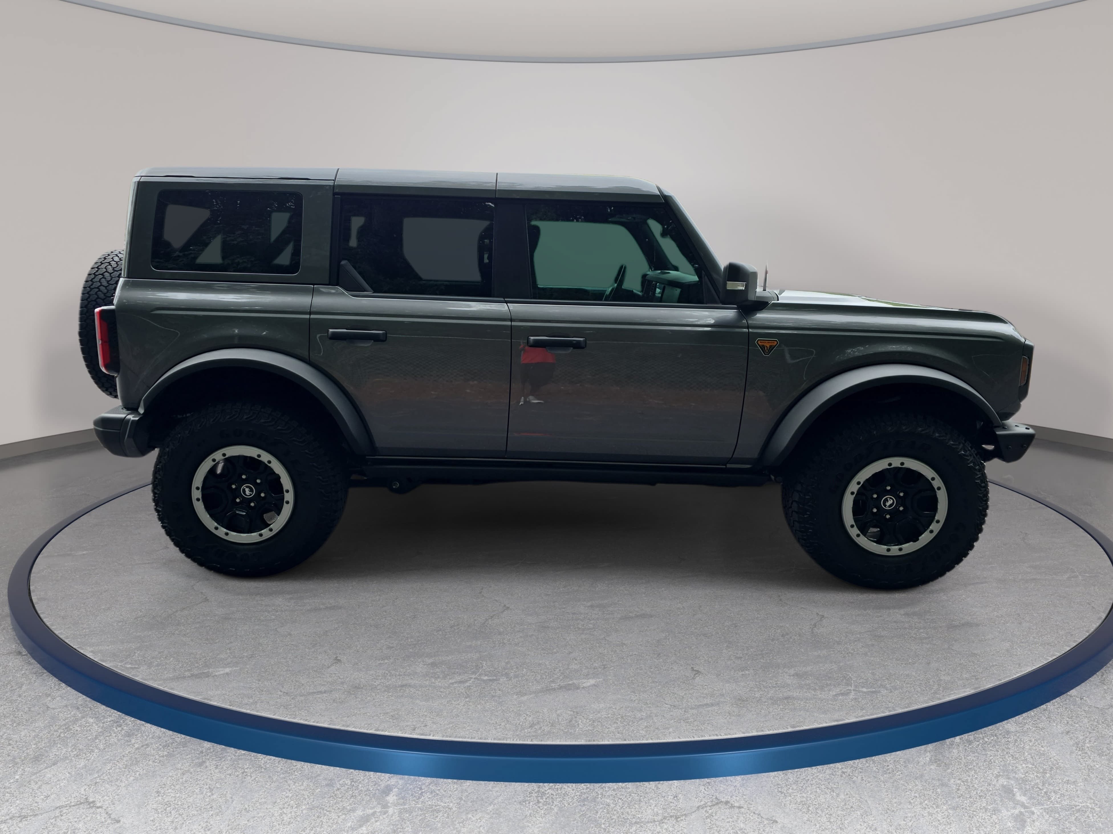 Used 2025 Ford Bronco Badlands AWD/4WD image 4