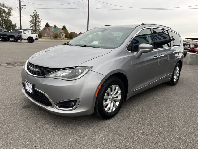 Used 2018 Chrysler Pacifica Touring-L image 6
