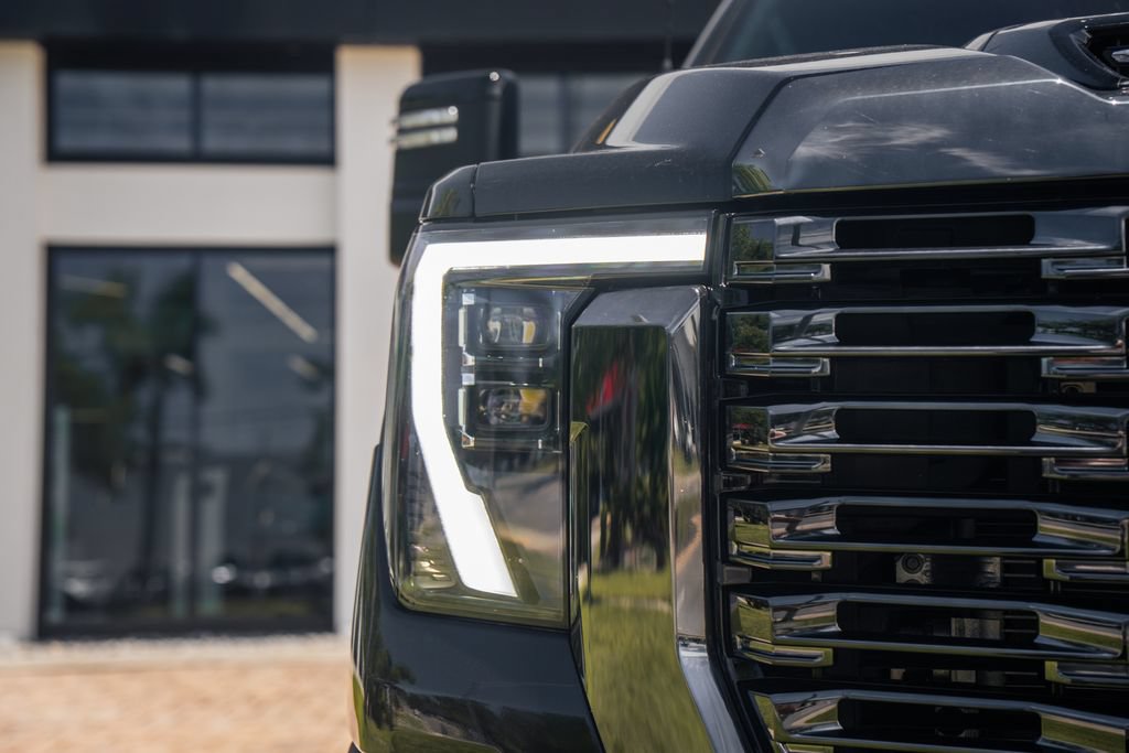 Used 2024 GMC Sierra 3500 Denali Ultimate AWD/4WD image 9