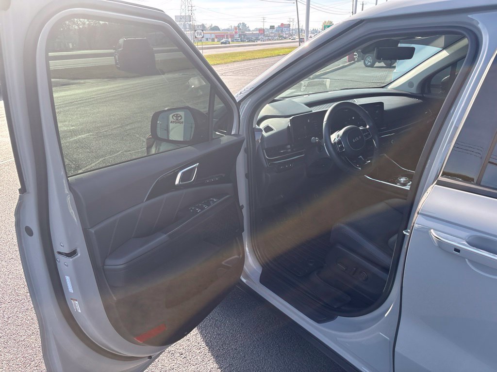 Used 2026 Kia Carnival SX Prestige FWD image 16