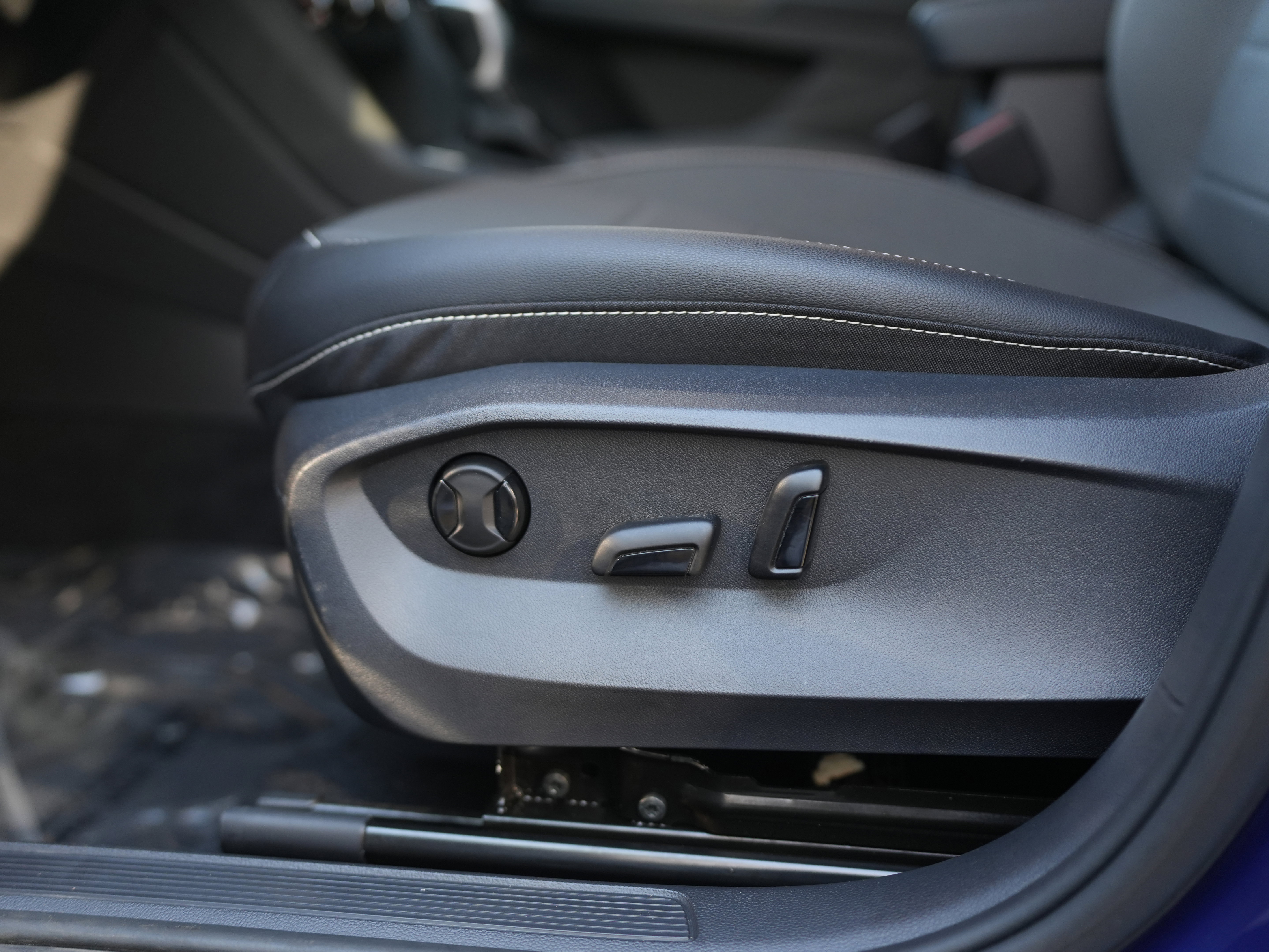 Used 2023 Volkswagen Taos SE w/ Panoramic Sunroof Package image 28