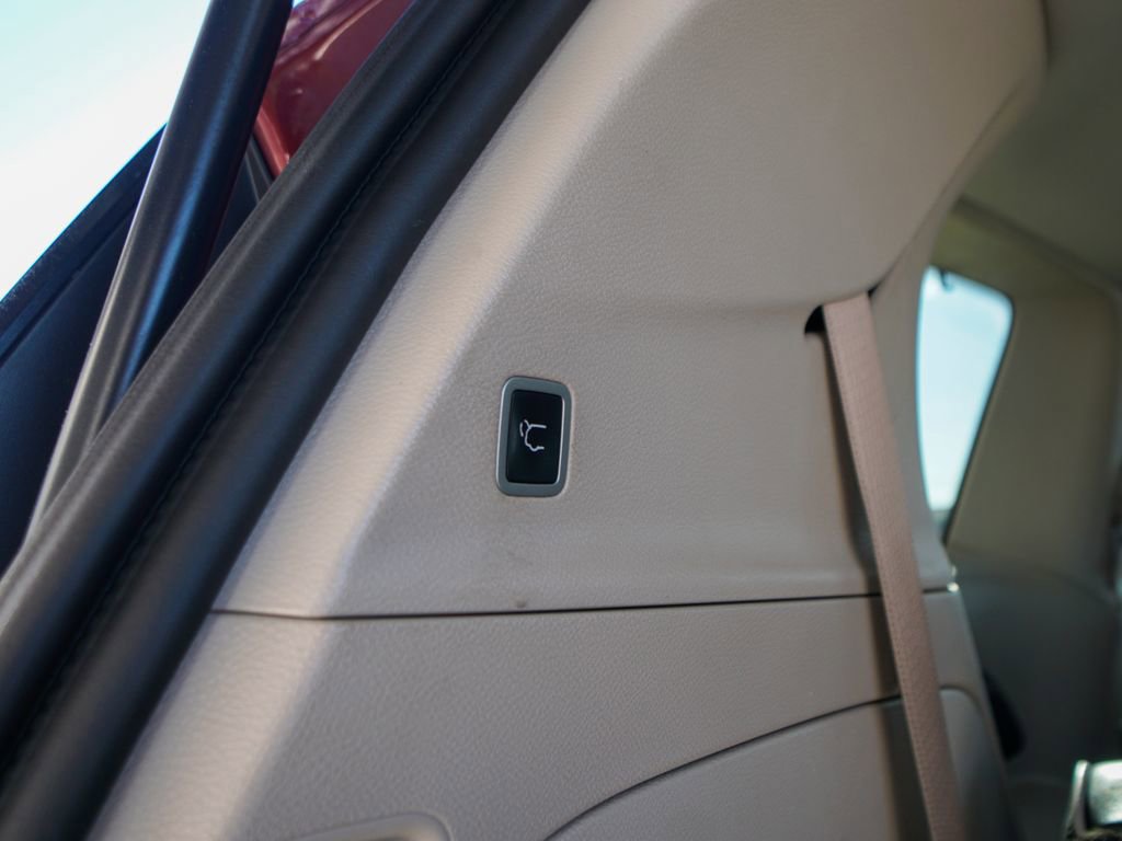 Used 2021 Chrysler Pacifica Limited w/ Uconnect Theater Family Group image 13