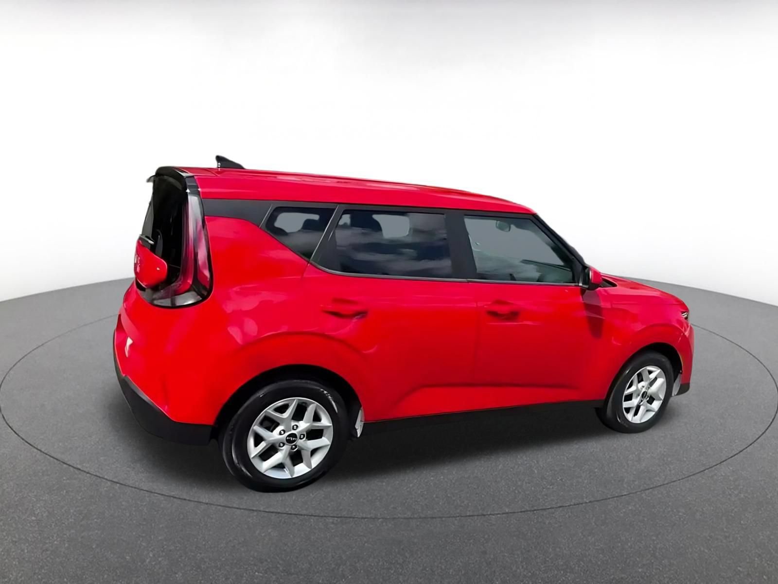 Used 2025 Kia Soul LX w/ LX Technology Package FWD image 14