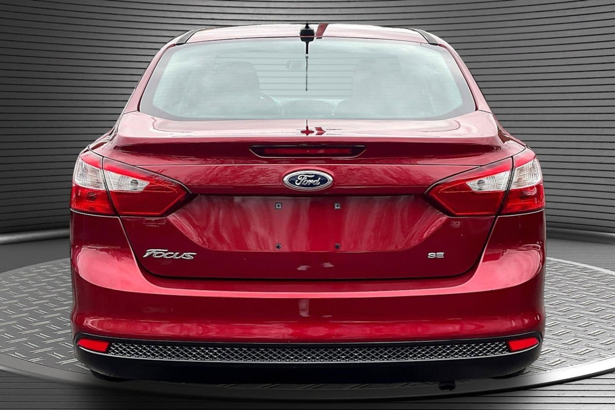 Used 2013 Ford Focus SE w/ SE Winter Pkg FWD image 5