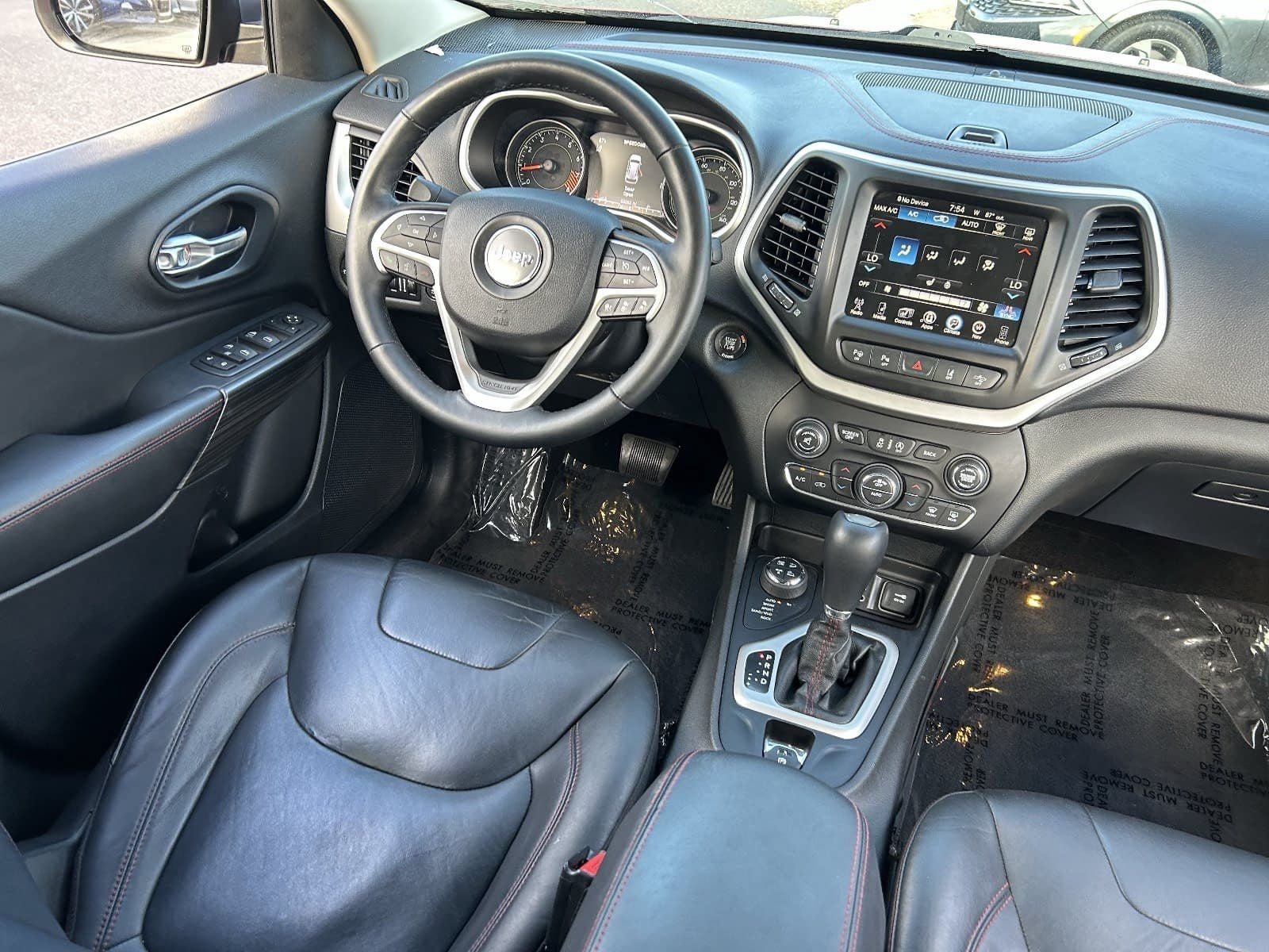 Used 2015 Jeep Cherokee Trailhawk w/ Comfort/Convenience Group AWD/4WD image 17